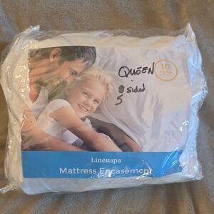 Queen Mattress Protector - White
